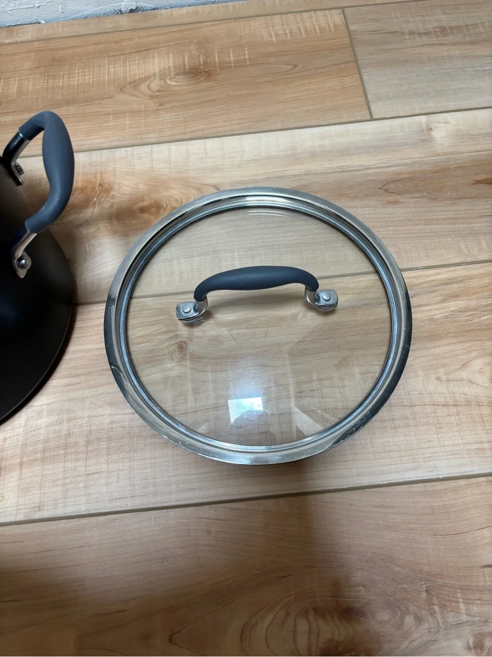 The Pampered Chef Stock Pot with Glass Lid and Soft-Grip Handles